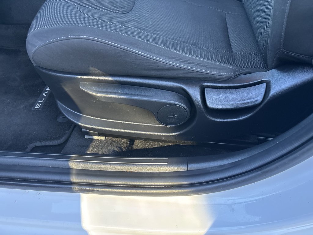 2022 Hyundai Elantra Essential | Cam | HtdSeats | Warranty to 2027 in Saint John, New Brunswick - 14 - w1024h768px