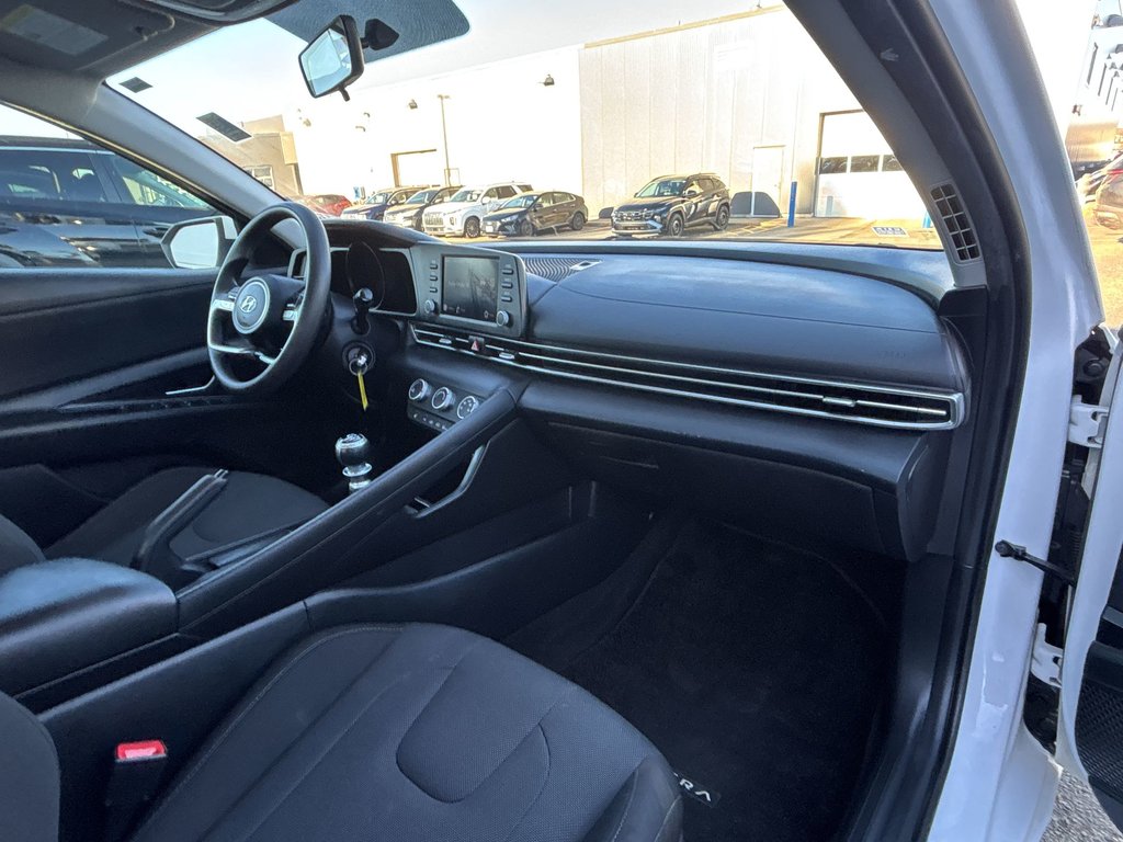 2022 Hyundai Elantra Essential | Cam | HtdSeats | Warranty to 2027 in Saint John, New Brunswick - 39 - w1024h768px