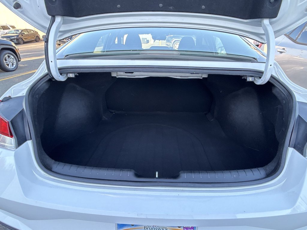 2022 Hyundai Elantra Essential | Cam | HtdSeats | Warranty to 2027 in Saint John, New Brunswick - 32 - w1024h768px