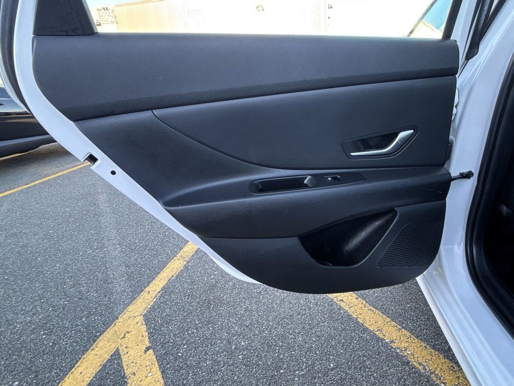 2022 Hyundai Elantra Essential | Cam | HtdSeats | Warranty to 2027 in Saint John, New Brunswick - 31 - w1024h768px