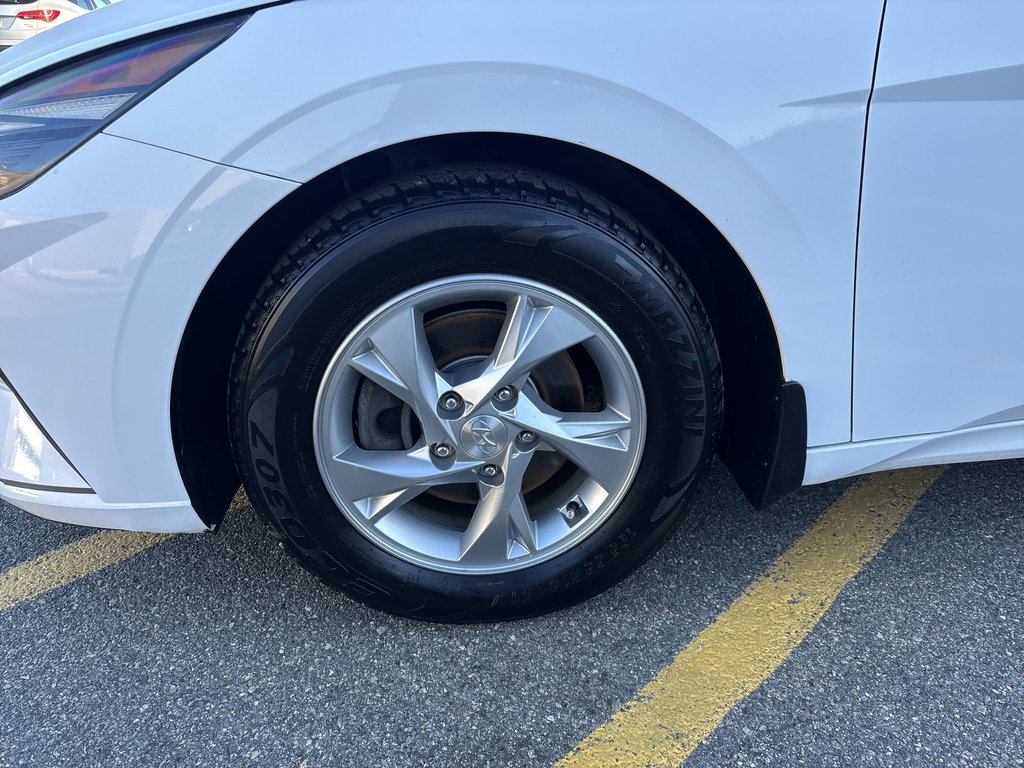 2022 Hyundai Elantra Essential | Cam | HtdSeats | Warranty to 2027 in Saint John, New Brunswick - 10 - w1024h768px