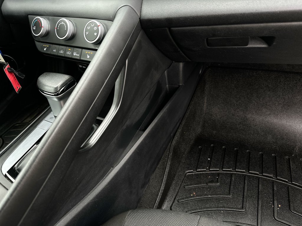 2022 Hyundai Elantra Essential | Cam | HtdSeat | Bluetooth | USB | Aux in Saint John, New Brunswick - 50 - w1024h768px