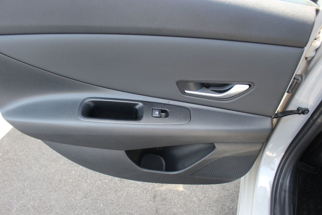 Hyundai Elantra Tech | SunRoof | HtdSeats | Cam | Warranty to 2028 2023 à Saint John, Nouveau-Brunswick - 31 - w1024h768px