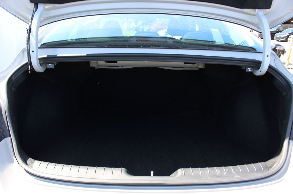 Hyundai Elantra Tech | SunRoof | HtdSeats | Cam | Warranty to 2028 2023 à Saint John, Nouveau-Brunswick - 32 - w1024h768px