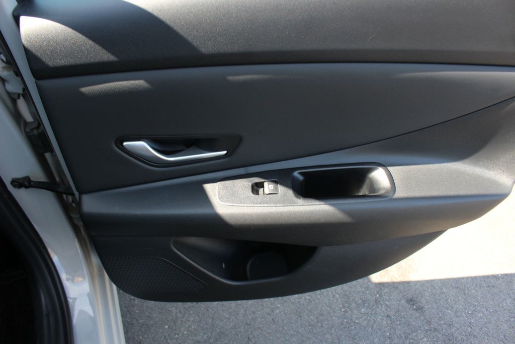 Hyundai Elantra Tech | SunRoof | HtdSeats | Cam | Warranty to 2028 2023 à Saint John, Nouveau-Brunswick - 37 - w1024h768px