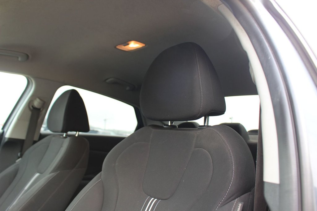 2023 Hyundai Elantra Preferred | HtdSeat | Cam | USB | Warranty to 2027 in Saint John, New Brunswick - 39 - w1024h768px