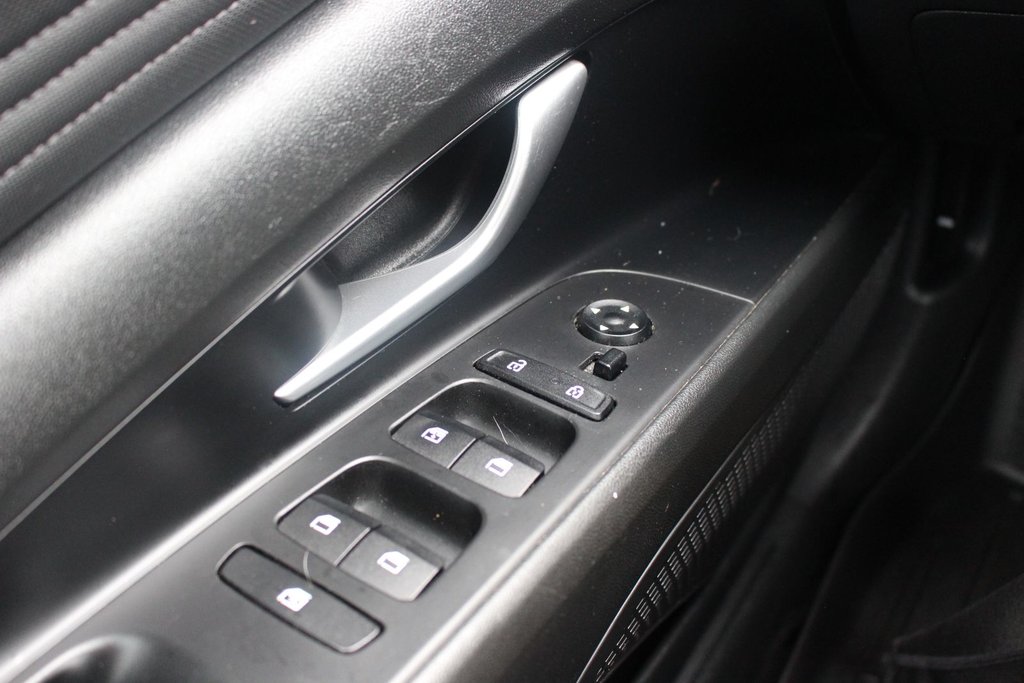 2023 Hyundai Elantra in Antigonish, Nova Scotia - 13 - w1024h768px