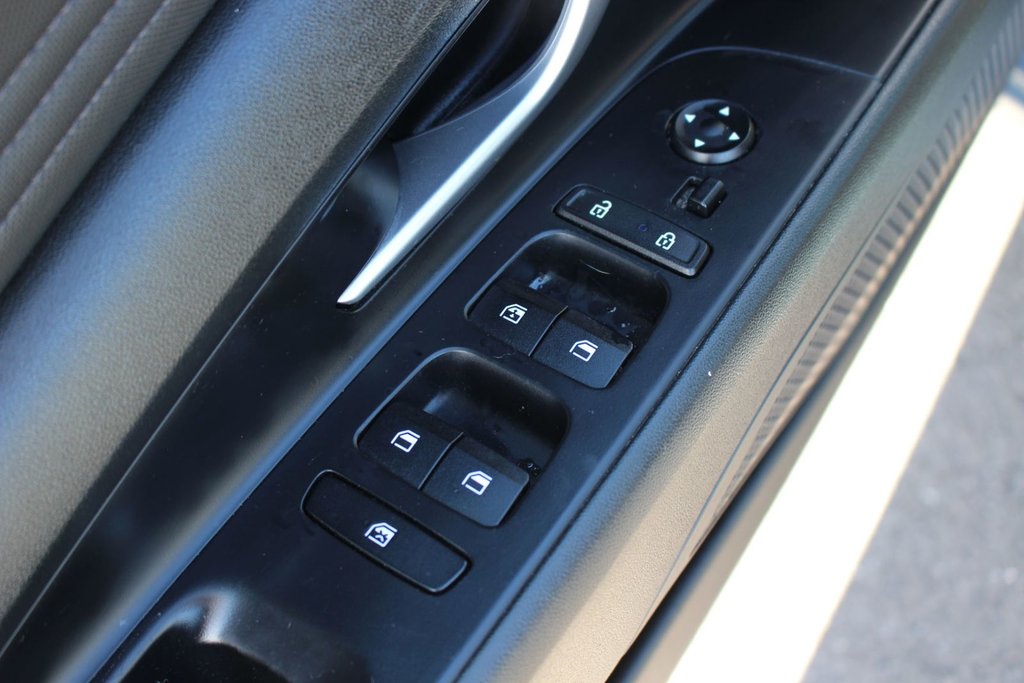 2023 Hyundai Elantra Preferred | HtdSeat | Cam | USB | Warranty to 2027 in Saint John, New Brunswick - 10 - w1024h768px