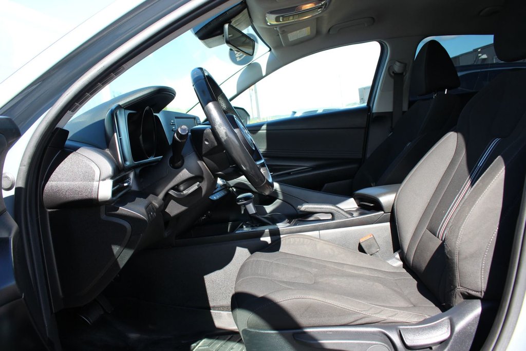 2023 Hyundai Elantra Preferred | HtdSeat | Cam | USB | Warranty to 2027 in Saint John, New Brunswick - 9 - w1024h768px