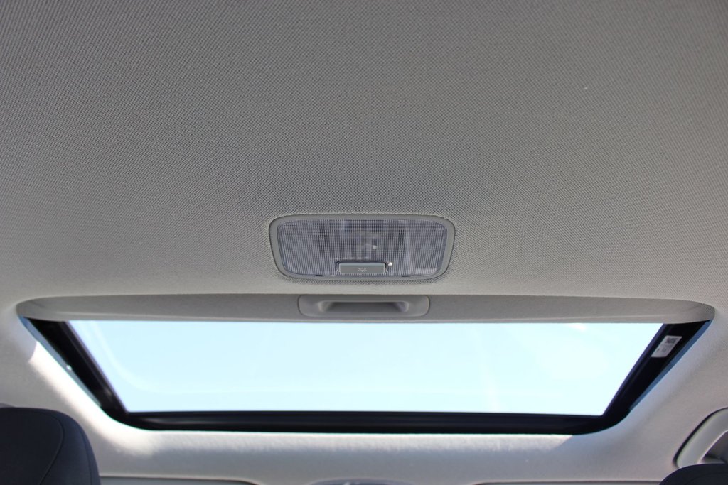 2023 Hyundai Elantra Preferred Tech | Roof | Cam | Warranty to 2028 in Saint John, New Brunswick - 60 - w1024h768px