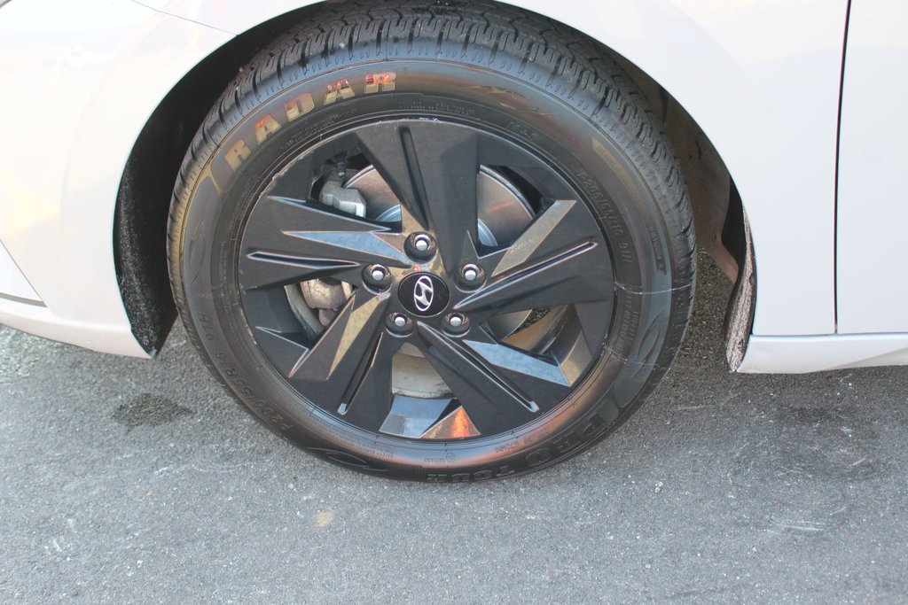 2023 Hyundai Elantra Preferred Tech | Roof | Cam | Warranty to 2028 in Saint John, New Brunswick - 10 - w1024h768px