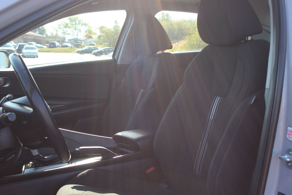 2023 Hyundai Elantra Preferred Tech | Roof | Cam | Warranty to 2028 in Saint John, New Brunswick - 12 - w1024h768px