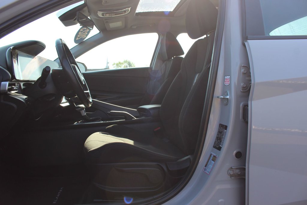 2023 Hyundai Elantra Preferred Tech | Roof | Cam | Warranty to 2028 in Saint John, New Brunswick - 14 - w1024h768px