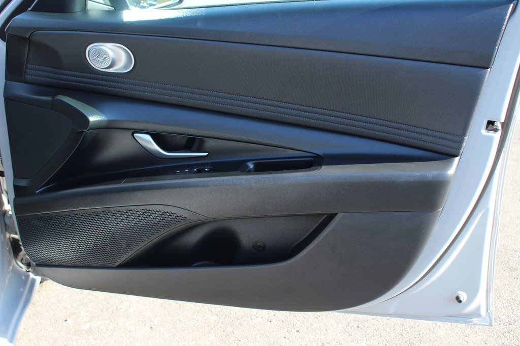 2023 Hyundai Elantra Preferred Tech | Roof | Cam | Warranty to 2028 in Saint John, New Brunswick - 53 - w1024h768px