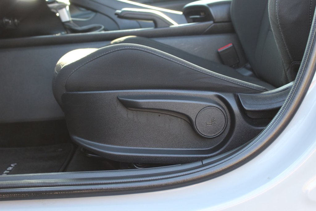 2023 Hyundai Elantra Preferred Tech | Roof | Cam | Warranty to 2028 in Saint John, New Brunswick - 13 - w1024h768px