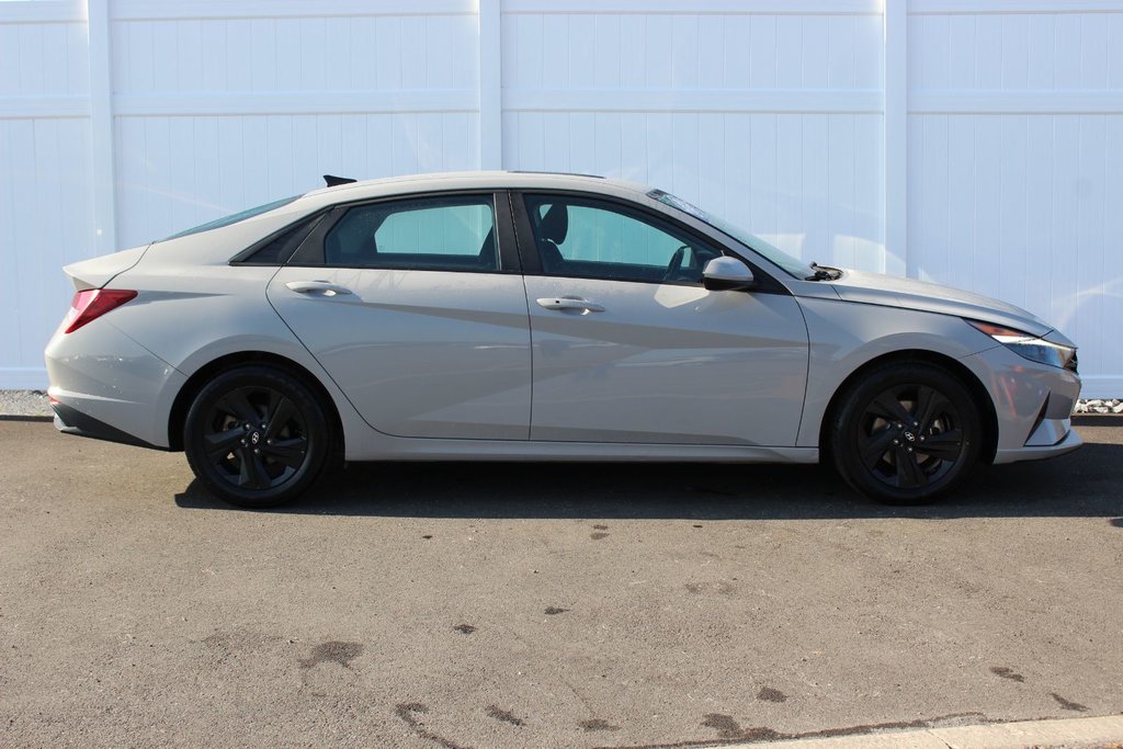 2023 Hyundai Elantra Preferred Tech | Roof | Cam | Warranty to 2028 in Saint John, New Brunswick - 8 - w1024h768px