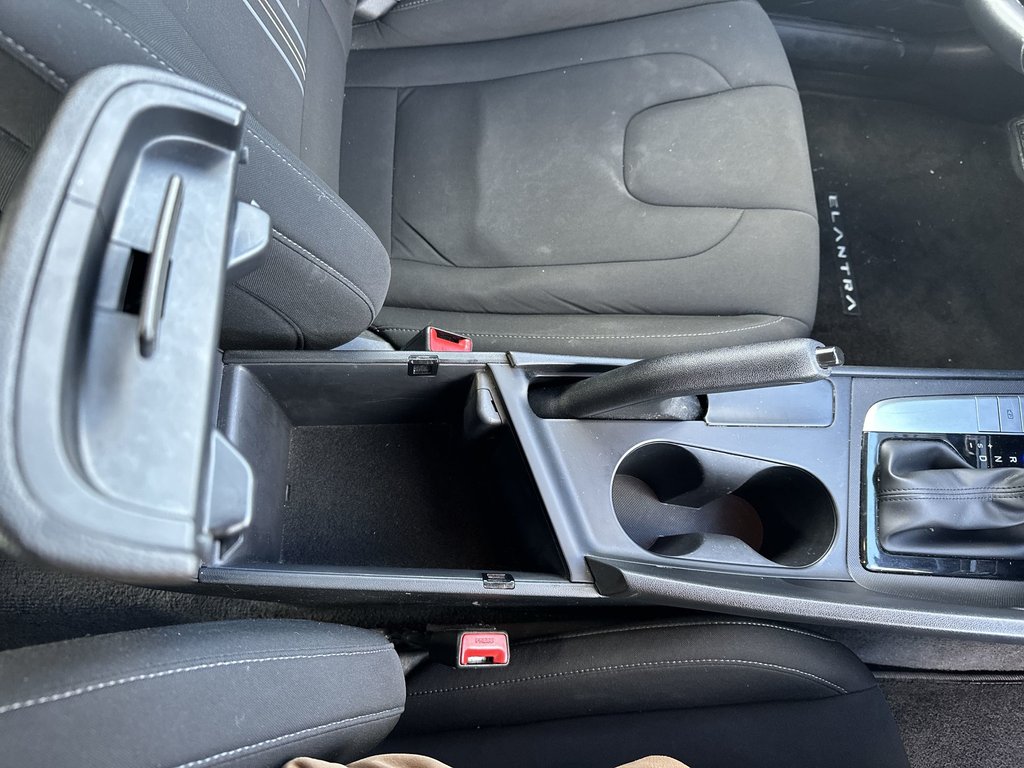 Hyundai Elantra Preferred | Cam | HtdSeats | Warranty to 2028 2023 à Saint John, Nouveau-Brunswick - 48 - w1024h768px