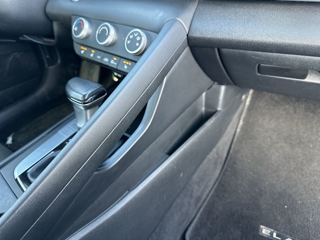 2023 Hyundai Elantra Preferred | Cam | HtdSeat | Warranty to 2028 in Saint John, New Brunswick - 45 - w1024h768px