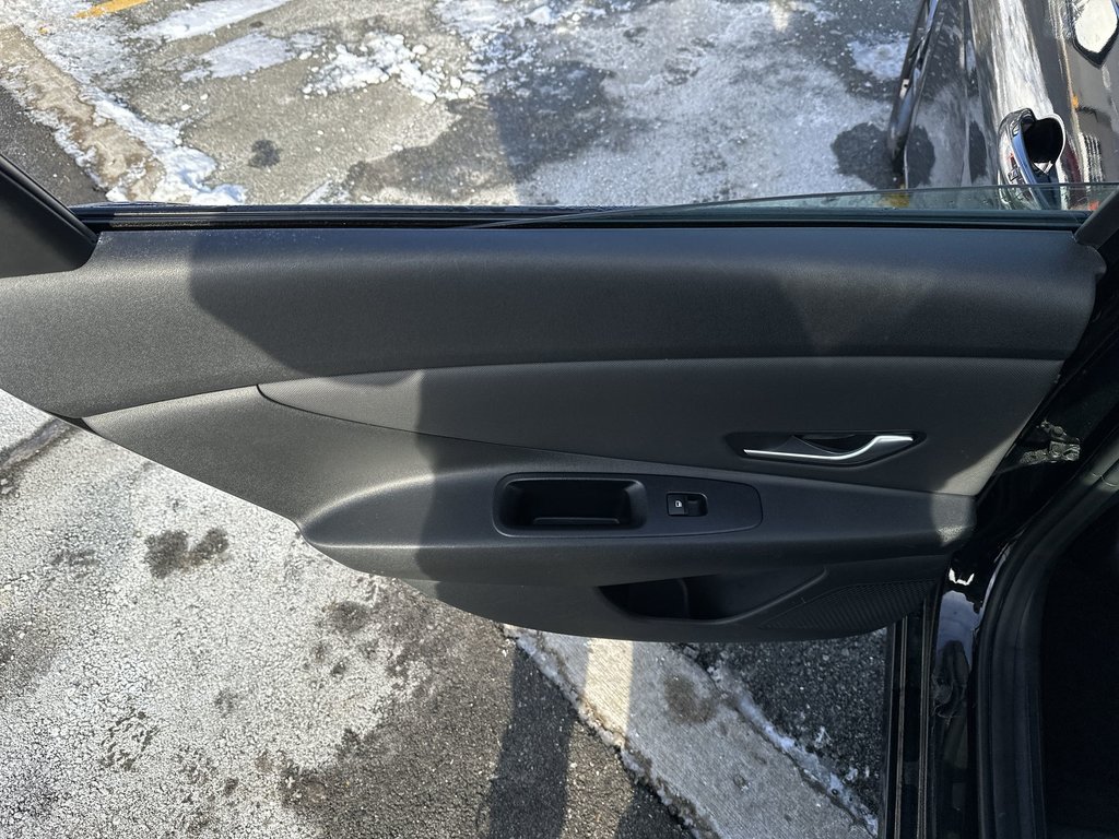 2023 Hyundai Elantra Preferred | Cam | HtdSeat | Warranty to 2028 in Saint John, New Brunswick - 35 - w1024h768px