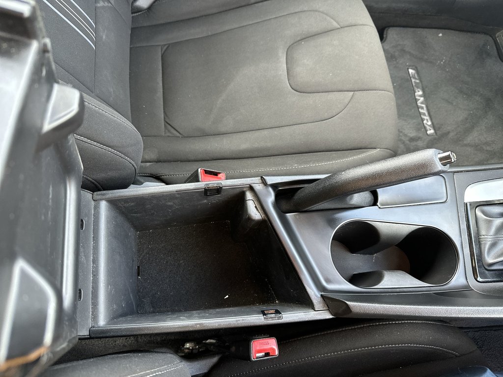 2023 Hyundai Elantra Preferred | Cam | HtdSeats | Warranty to 2028 in Saint John, New Brunswick - 50 - w1024h768px