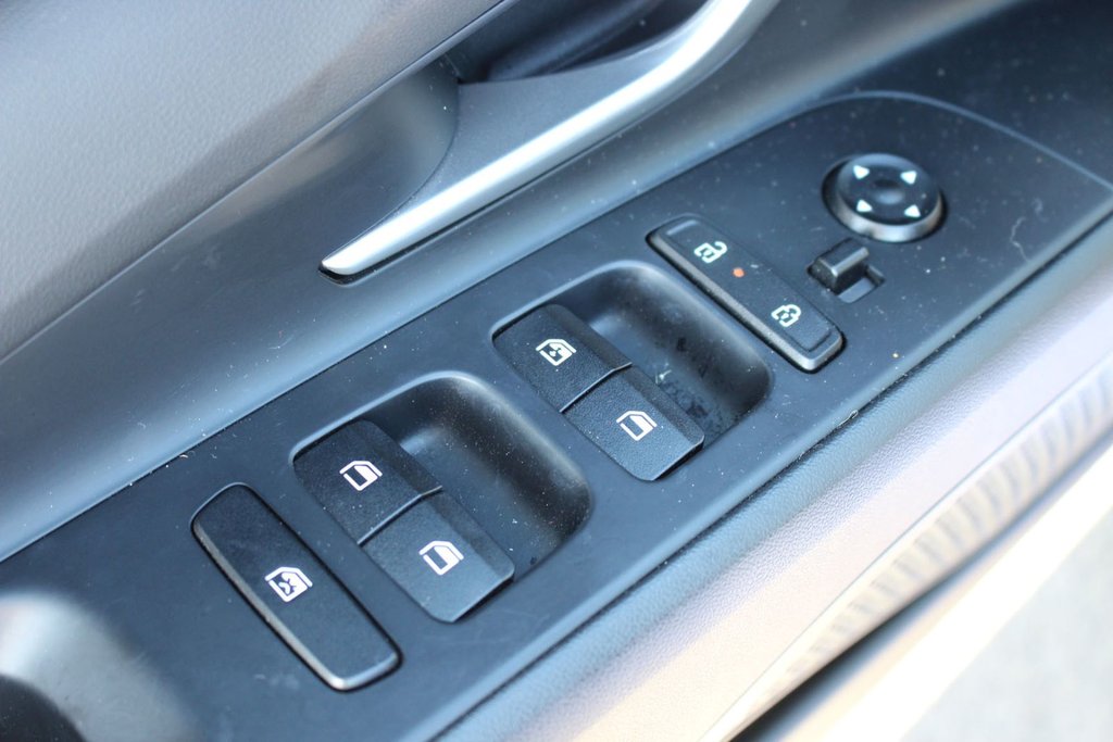 2024 Hyundai Elantra Preferred-Tech | SunRoof | Cam | Warranty to 2029 in Saint John, New Brunswick - 10 - w1024h768px