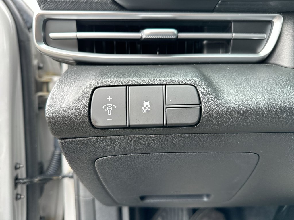 2024 Hyundai ELANTRA PREFERRED in Saint John, New Brunswick - 22 - w1024h768px