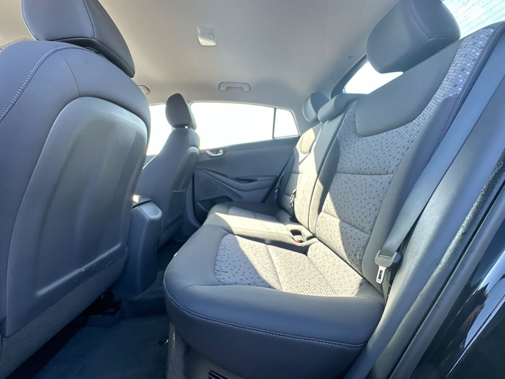 Hyundai Ioniq Hybrid SE | Roof | Cam | HtdSeat | Bluetooth | USB | AC 2017 à Saint John, Nouveau-Brunswick - 34 - w1024h768px