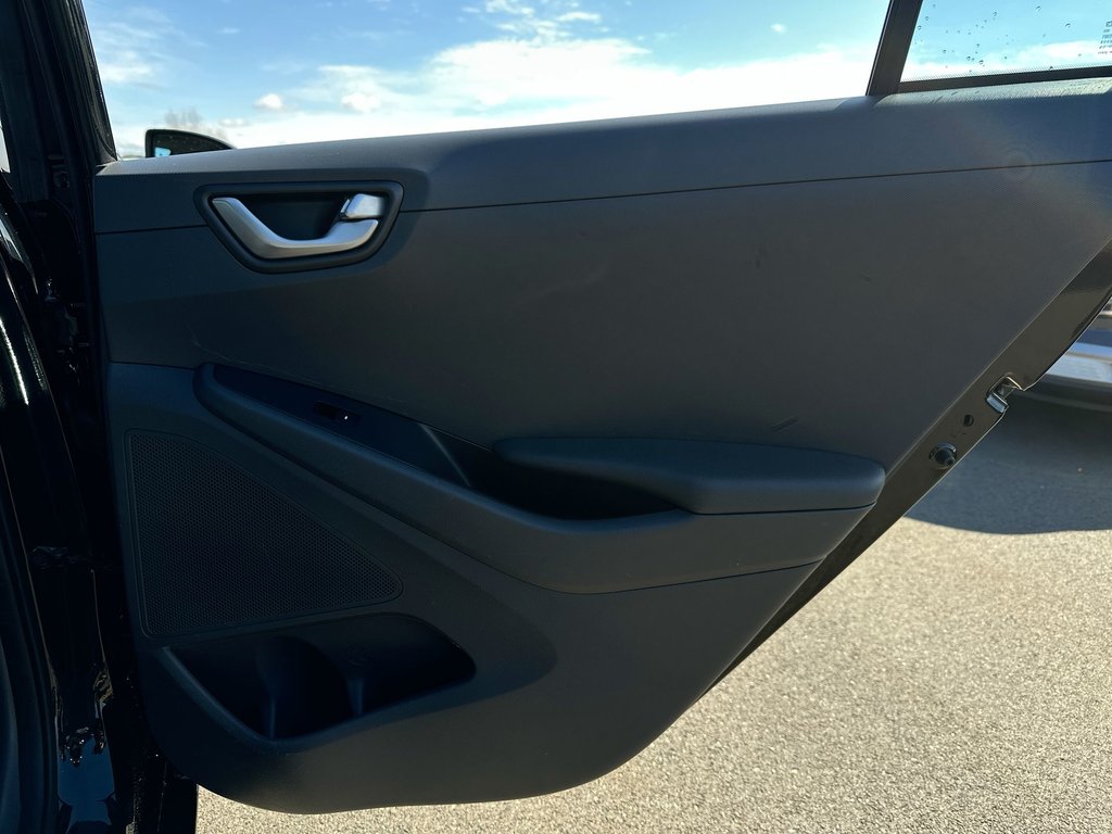 Hyundai Ioniq Hybrid SE | Roof | Cam | HtdSeat | Bluetooth | USB | AC 2017 à Saint John, Nouveau-Brunswick - 41 - w1024h768px