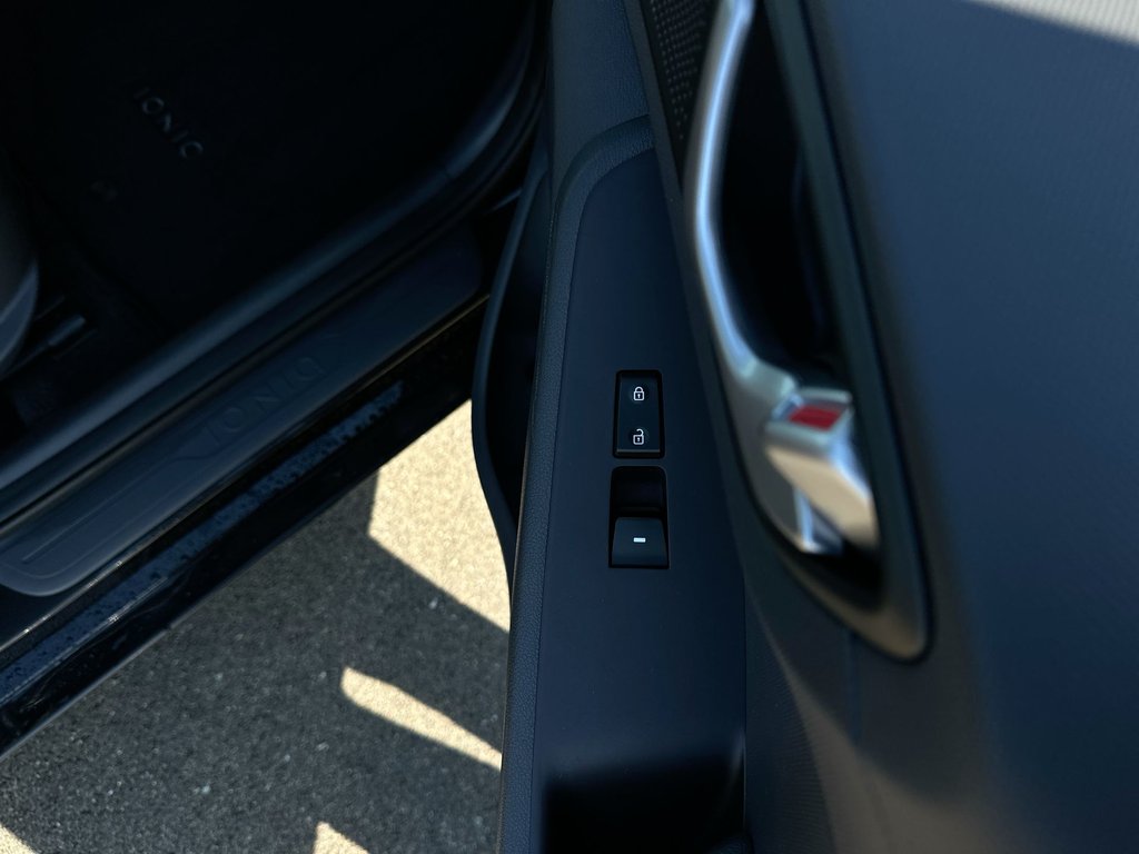 Hyundai Ioniq Hybrid SE | Roof | Cam | HtdSeat | Bluetooth | USB | AC 2017 à Saint John, Nouveau-Brunswick - 46 - w1024h768px