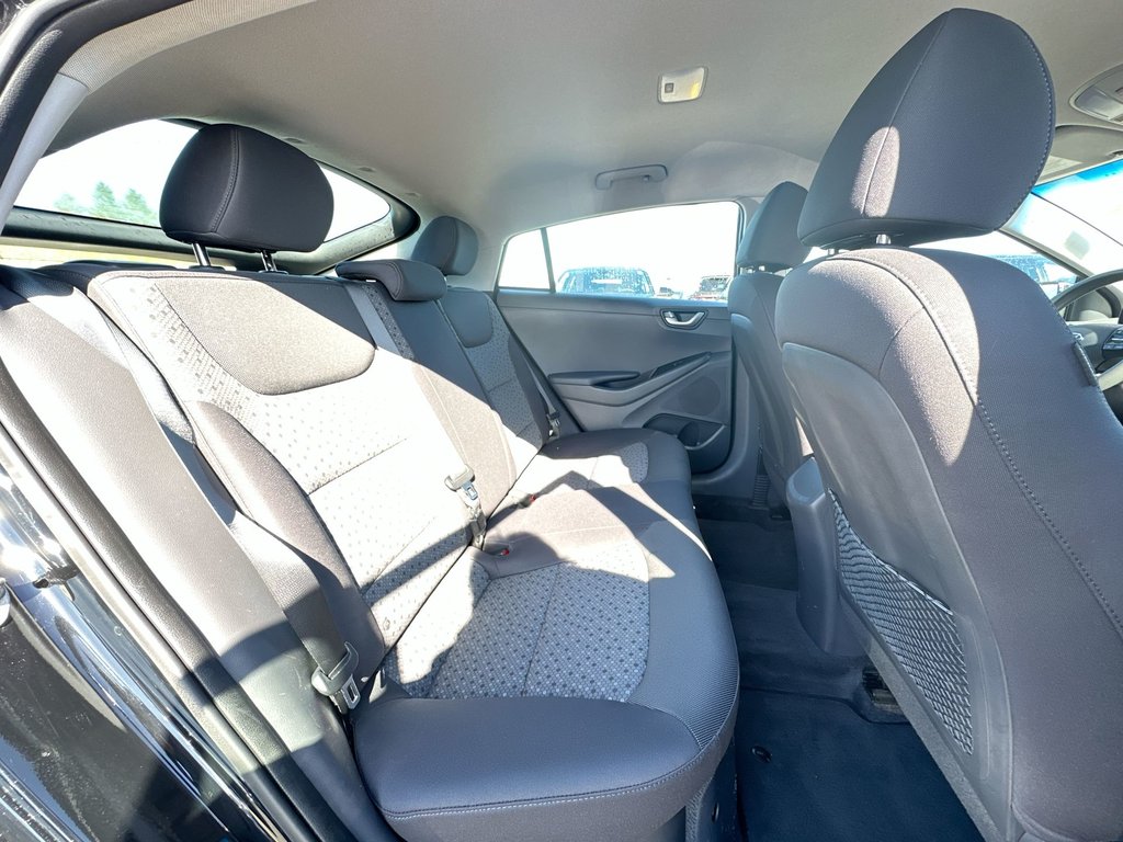 Hyundai Ioniq Hybrid SE | Roof | Cam | HtdSeat | Bluetooth | USB | AC 2017 à Saint John, Nouveau-Brunswick - 39 - w1024h768px