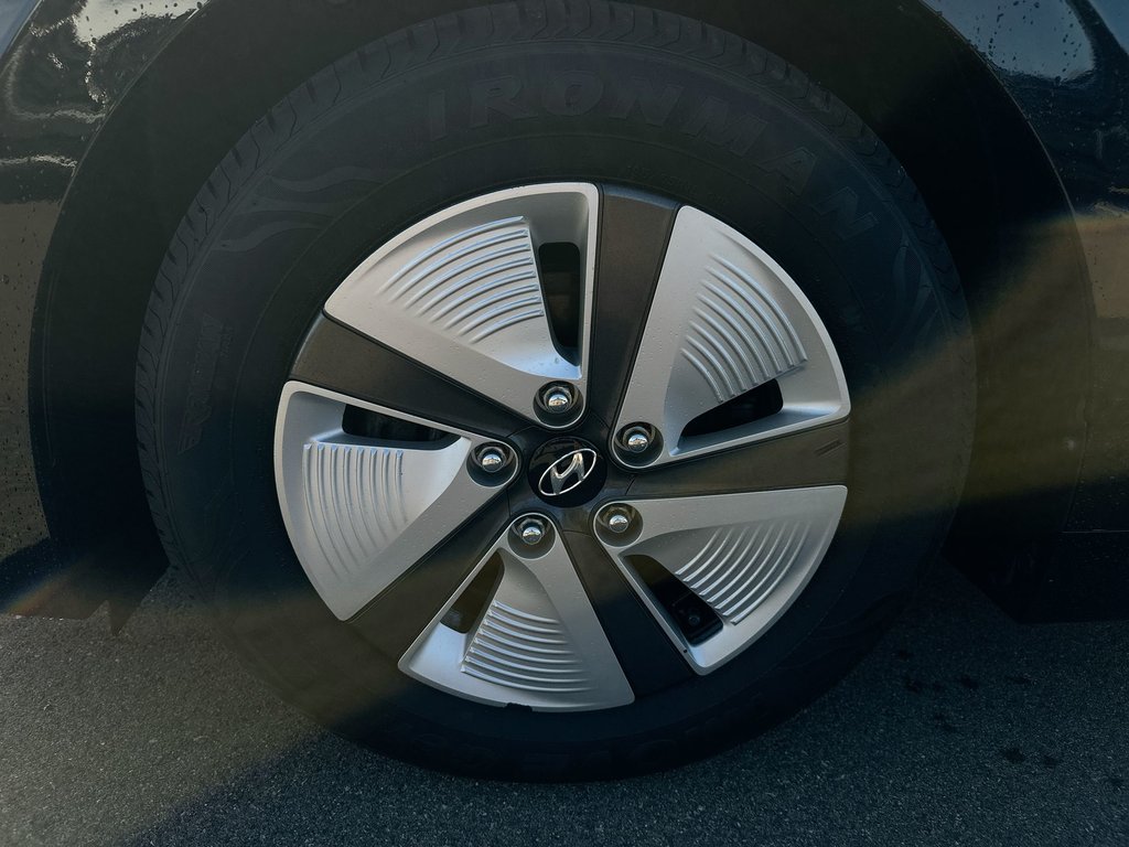 Hyundai Ioniq Hybrid SE | Roof | Cam | HtdSeat | Bluetooth | USB | AC 2017 à Saint John, Nouveau-Brunswick - 10 - w1024h768px