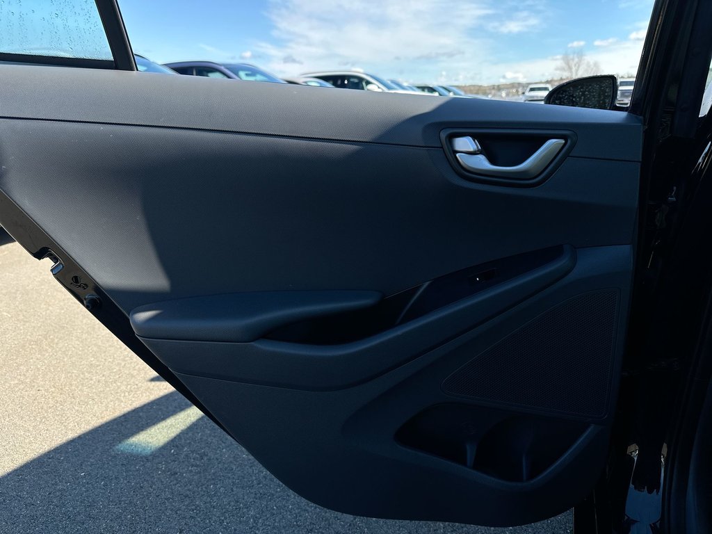 Hyundai Ioniq Hybrid SE | Roof | Cam | HtdSeat | Bluetooth | USB | AC 2017 à Saint John, Nouveau-Brunswick - 35 - w1024h768px