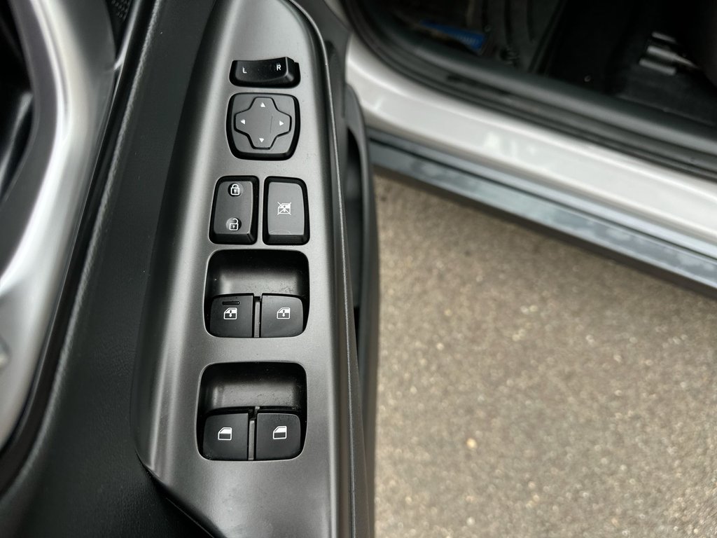 2023 Hyundai Kona Electric Ultimate | Roof | Lthr | Nav | Warranty to 2031 in Saint John, New Brunswick - 15 - w1024h768px