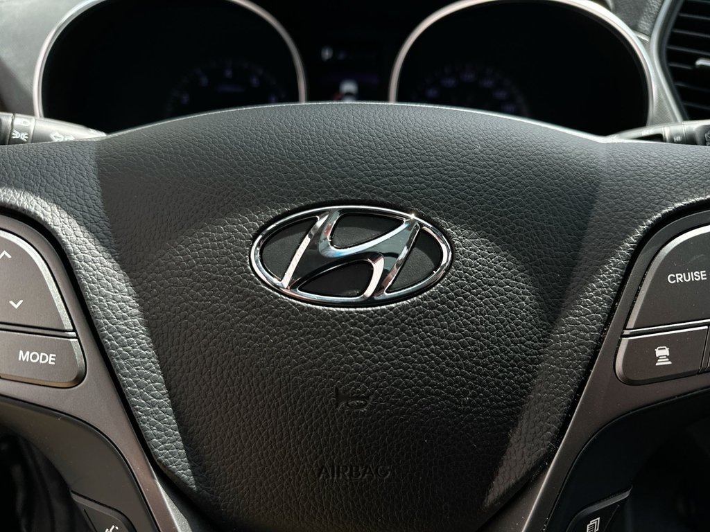 2019 Hyundai Santa Fe XL Luxury | Roof | Lthr | Cam | HtdSeat | Bluetooth in Saint John, New Brunswick - 19 - w1024h768px