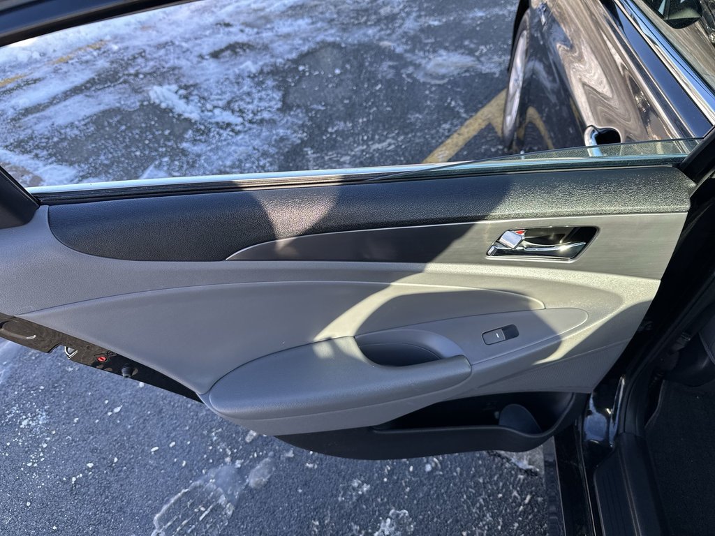 2015 Hyundai Sonata Hybrid Base | HtdSeats | Cam | Bluetooth | USB | Aux | AC in Saint John, New Brunswick - 35 - w1024h768px