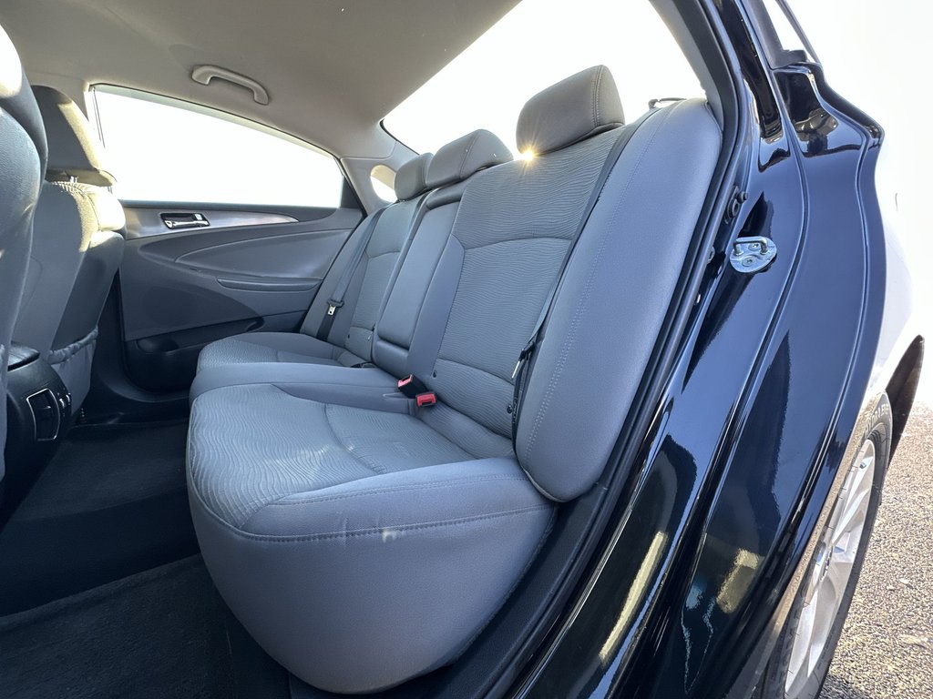 2015 Hyundai Sonata Hybrid Base | HtdSeats | Cam | Bluetooth | USB | Aux | AC in Saint John, New Brunswick - 34 - w1024h768px