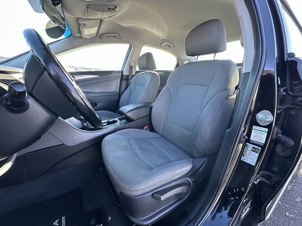 2015 Hyundai Sonata Hybrid Base | HtdSeats | Cam | Bluetooth | USB | Aux | AC in Saint John, New Brunswick - 11 - w1024h768px
