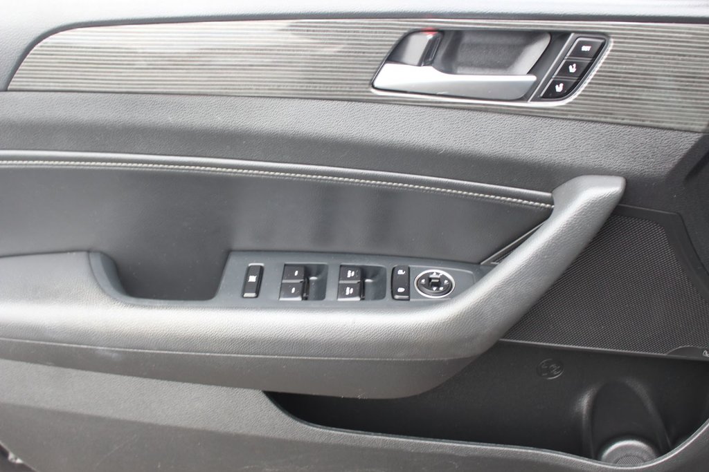2019 Hyundai SONATA LUX Luxury | Leather | SunRoof | Nav | Cam | USB | XM in Saint John, New Brunswick - 14 - w1024h768px