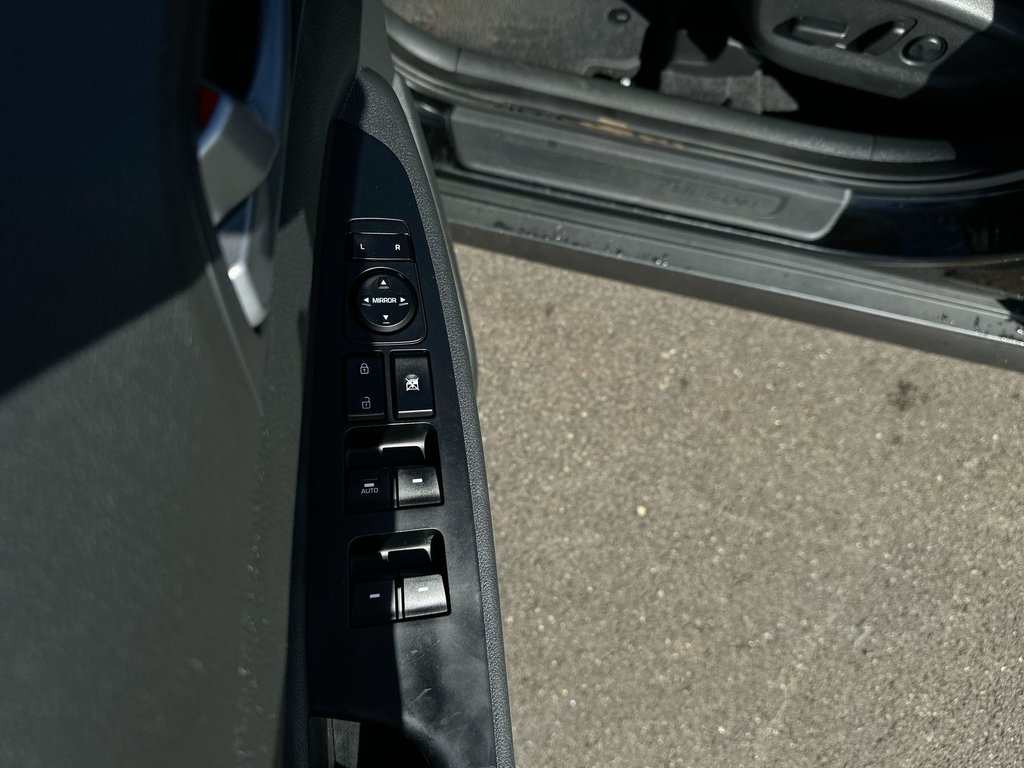 2016 Hyundai Tucson Luxury | Roof | HtdSeat | Lthr | Bluetooth | Aux in Saint John, New Brunswick - 15 - w1024h768px