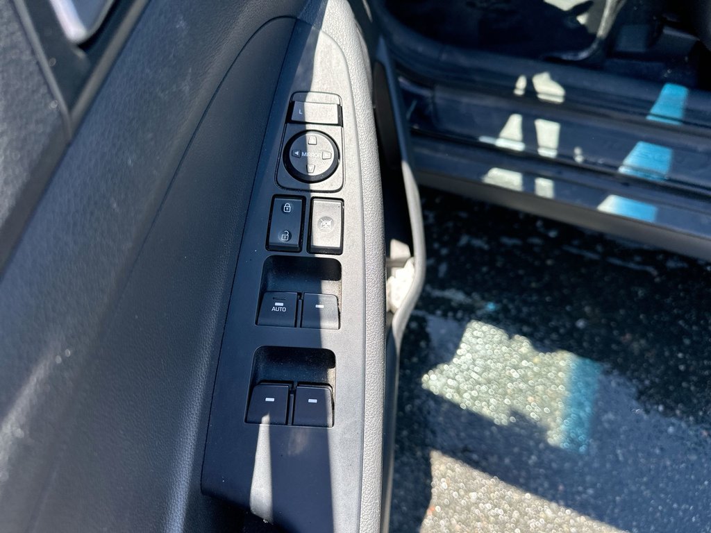 2016 Hyundai Tucson Luxury | Roof | Lthr | Cam | HtdSeat | Bluetooth in Saint John, New Brunswick - 15 - w1024h768px