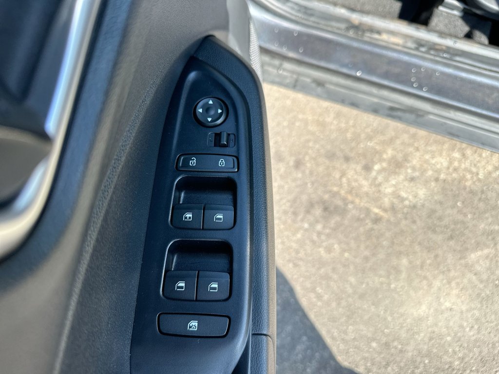 2021 Hyundai VENUE Preferred | Cam | RmtStart | HtdSeats | USB | Aux in Saint John, New Brunswick - 15 - w1024h768px