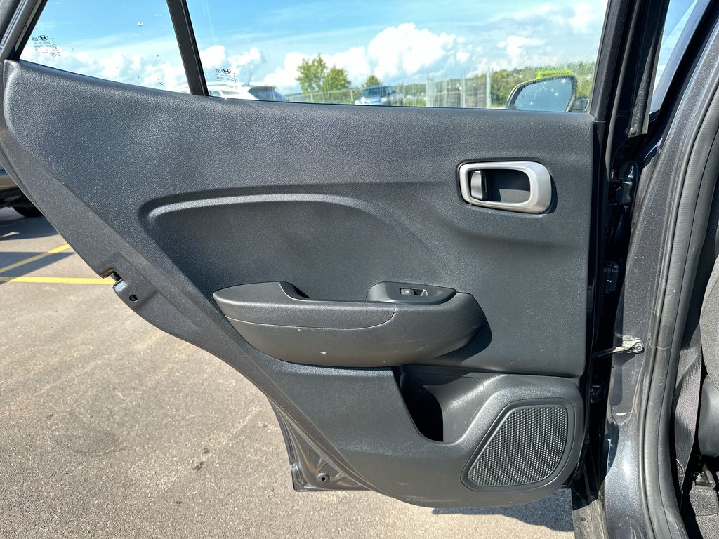 2021 Hyundai VENUE Preferred | Cam | RmtStart | HtdSeats | USB | Aux in Saint John, New Brunswick - 35 - w1024h768px