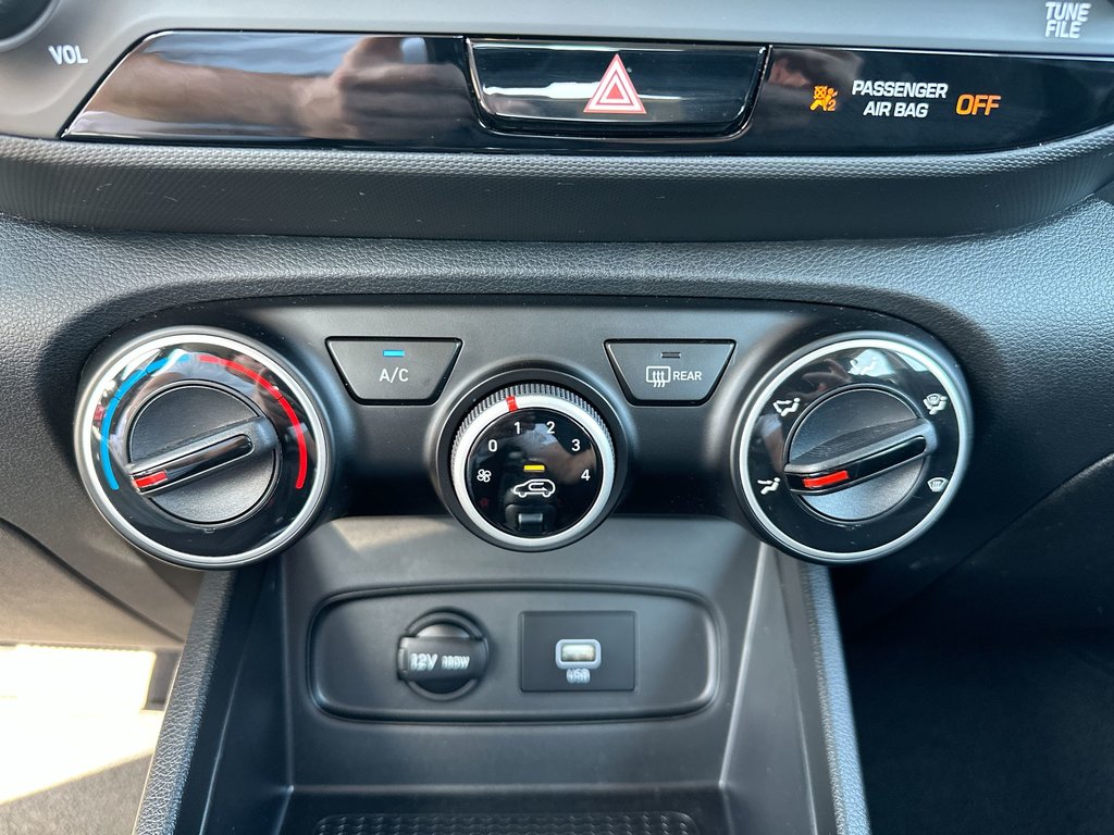 2021 Hyundai VENUE Preferred | Cam | RmtStart | HtdSeats | USB | Aux in Saint John, New Brunswick - 27 - w1024h768px
