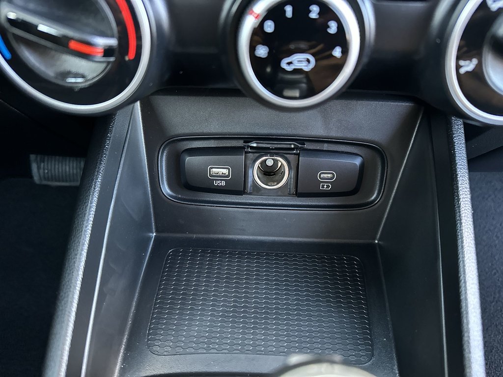 2024 Hyundai Venue Preferred | Cam | HtdSeats | Warranty to 2029 in Saint John, New Brunswick - 45 - w1024h768px