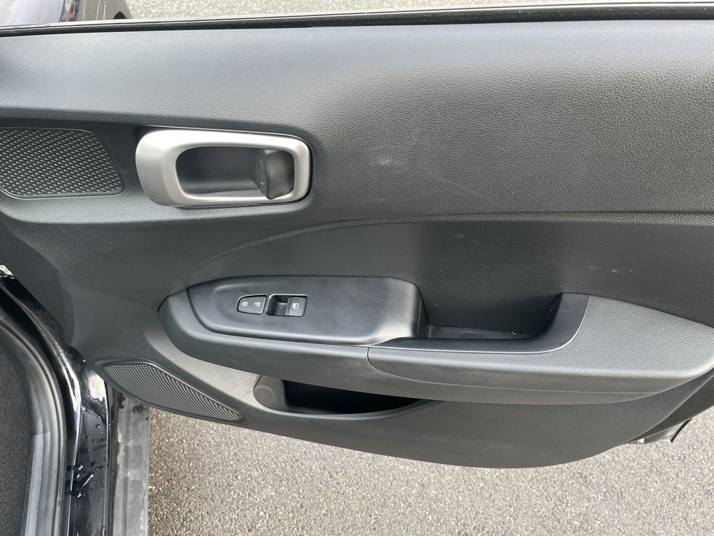 Hyundai Venue Preferred | Cam | HtdSeats | Warranty to 2029 2024 à Saint John, Nouveau-Brunswick - 43 - w1024h768px