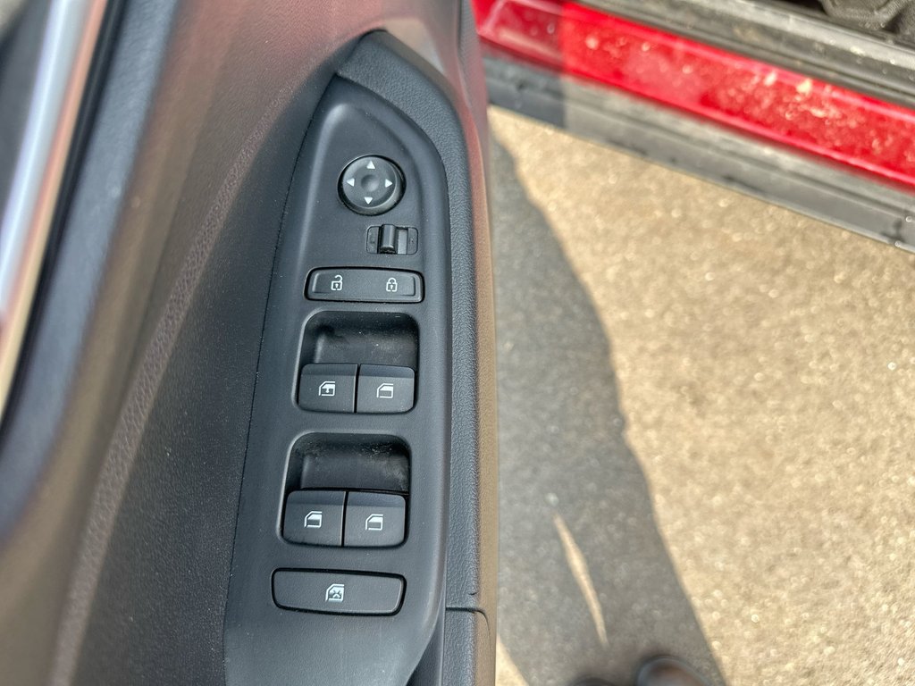 2025 Hyundai Venue Essential | Cam | HtdSeat | Warranty to 2030 in Saint John, New Brunswick - 15 - w1024h768px