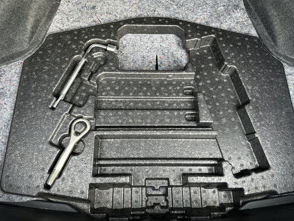 2016 Infiniti Q50 in Antigonish, Nova Scotia - 38 - w1024h768px