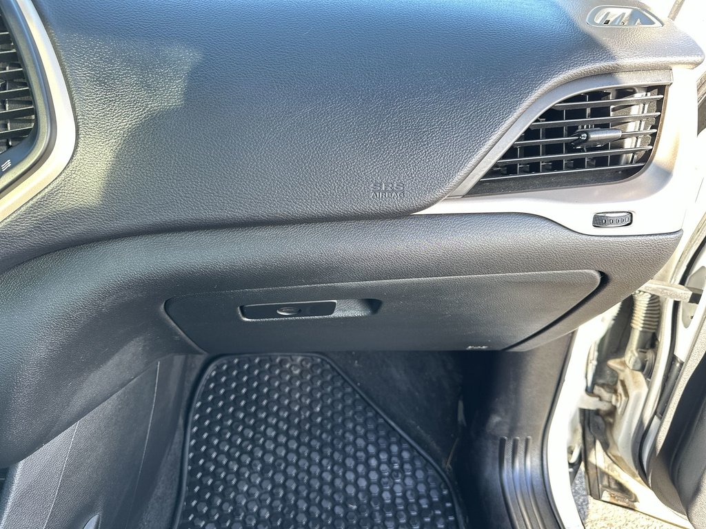 2015 Jeep Cherokee North | HtdSeats | Cam | PwrDrs | Aux | USB in Saint John, New Brunswick - 44 - w1024h768px