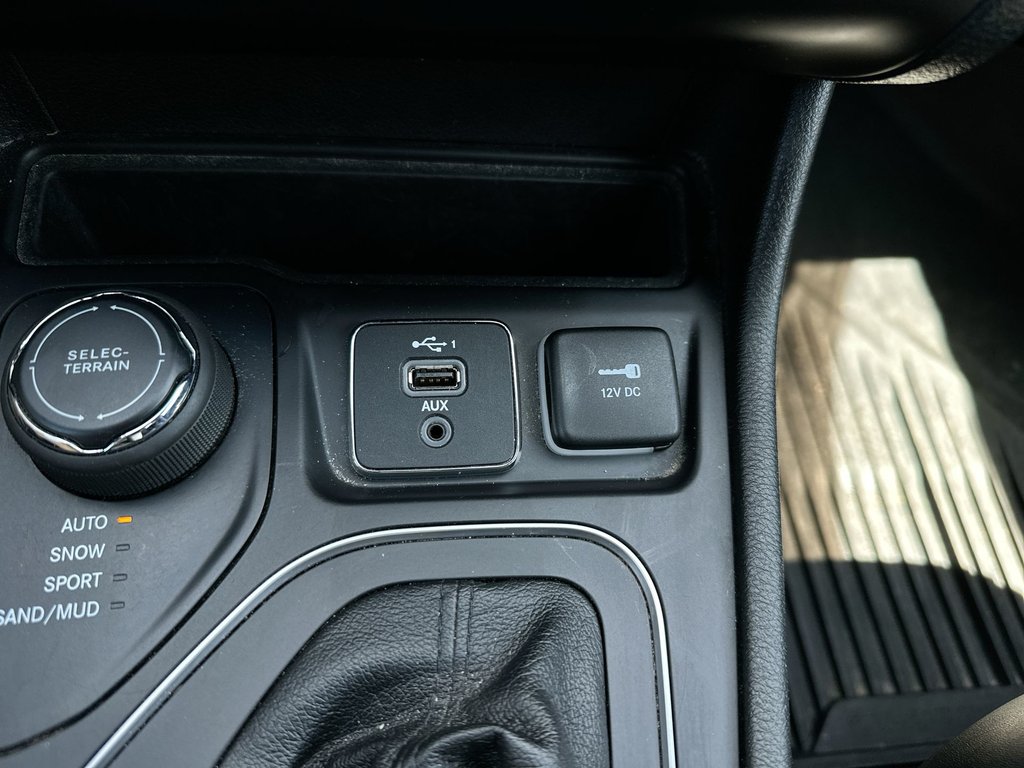2021 Jeep Cherokee 80th Anniversary | Roof | Lthr | RmtStrt | Keyless in Saint John, New Brunswick - 45 - w1024h768px
