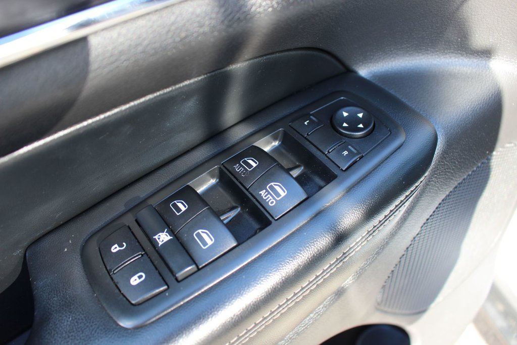 2015 Jeep Grand Cherokee Limited | Leather | HtdSeats | Aux | RmteStart in Saint John, New Brunswick - 11 - w1024h768px